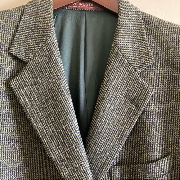 Nordstrom Three Button Suit Jacket | Size 40R - Picture 4 of 10